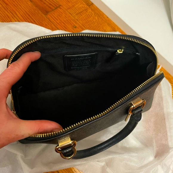 Beautiful Black and Gold Coach Bag Crossbody - Picture 10 of 11